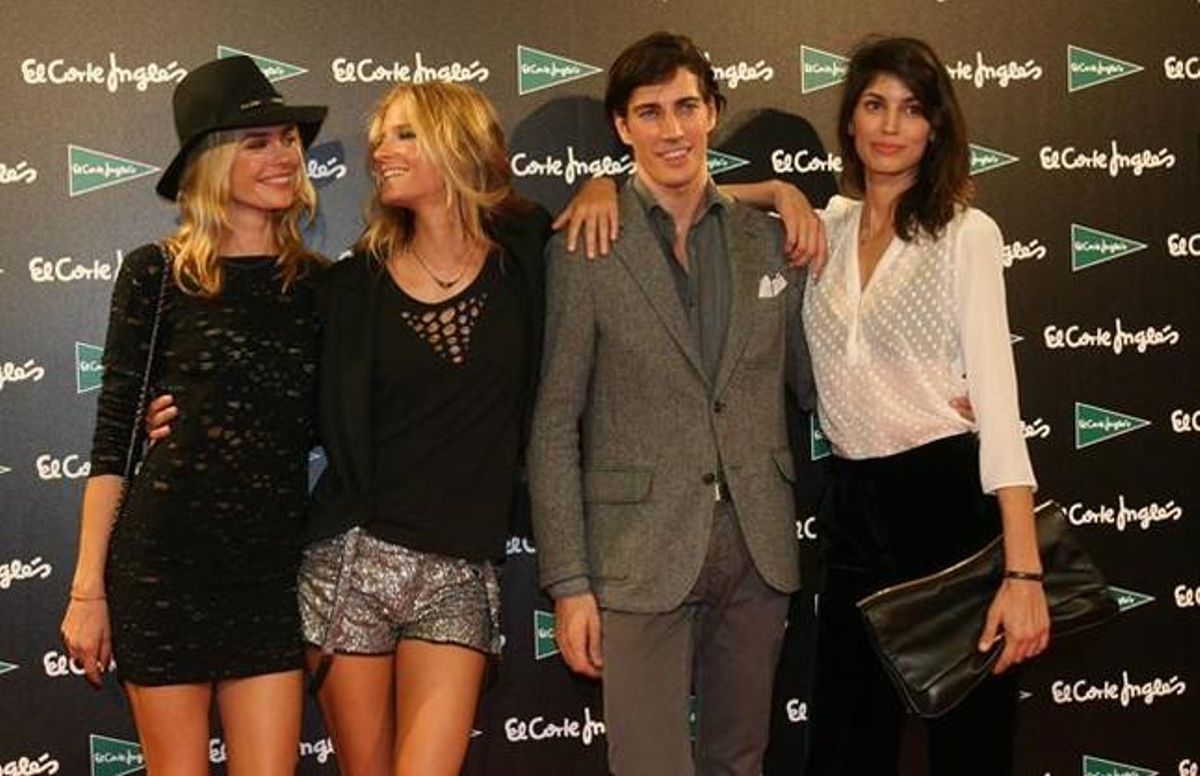 D’esquerra a dreta, els models Verónica Blume, Clara Mas, Oriol Elcacho i Davinia Pelegrí. D’esquerra a dreta, els models Verónica Blume, Clara Mas, Oriol Elcacho i Davinia Pelegrí.