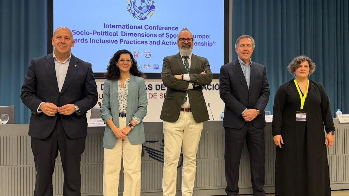 Participantes de la mesa inaugural del Congreso Internacional ‘Socio-Political Dimensions of Sport in Europe’.