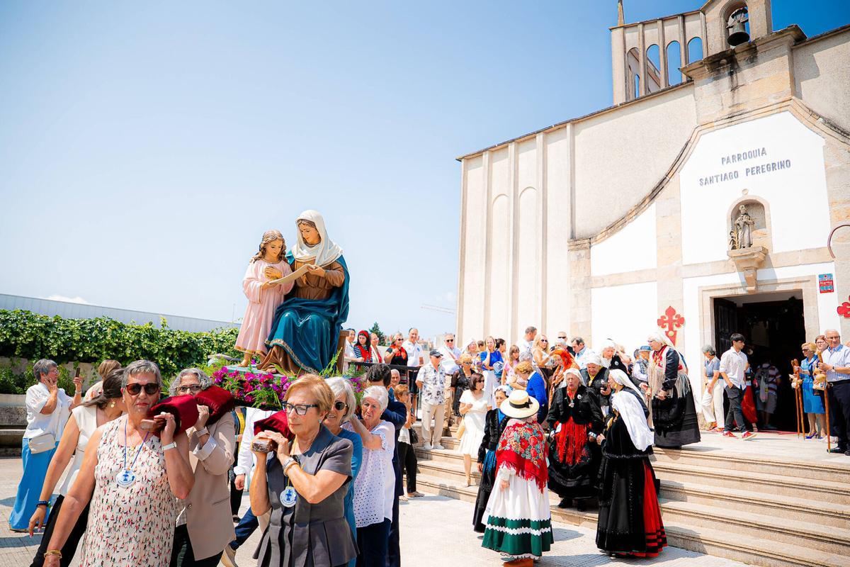 Procesión de Santiguiño, desde la iglesia de O Burgo, al lado del campo de Pasarón