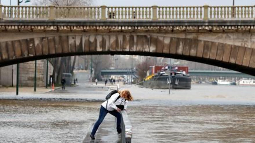 Els vorals del riu Sena queden inundats a causa de les fortes pluges