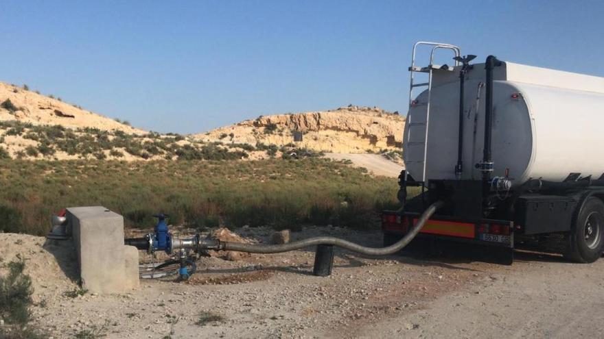 La Comunidad avanza en el vaciado parcial de la balsa del vertedero de Abanilla