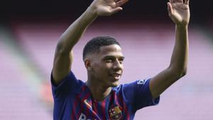 El Barça suma 14 milions amb les vendes d’Álex Valle i Todibo