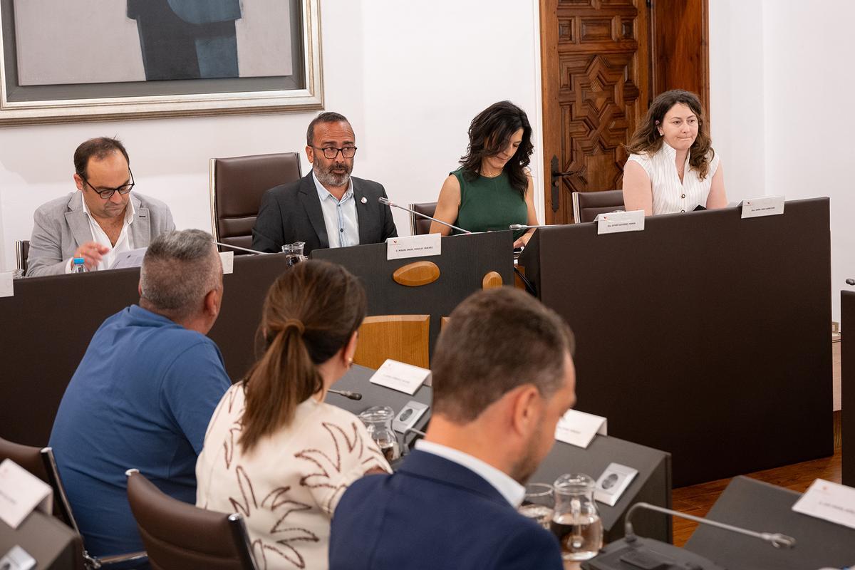 Galería | La Diputación de Cáceres aprueba en un pleno extraordinario su nuevo Plan de inversiones