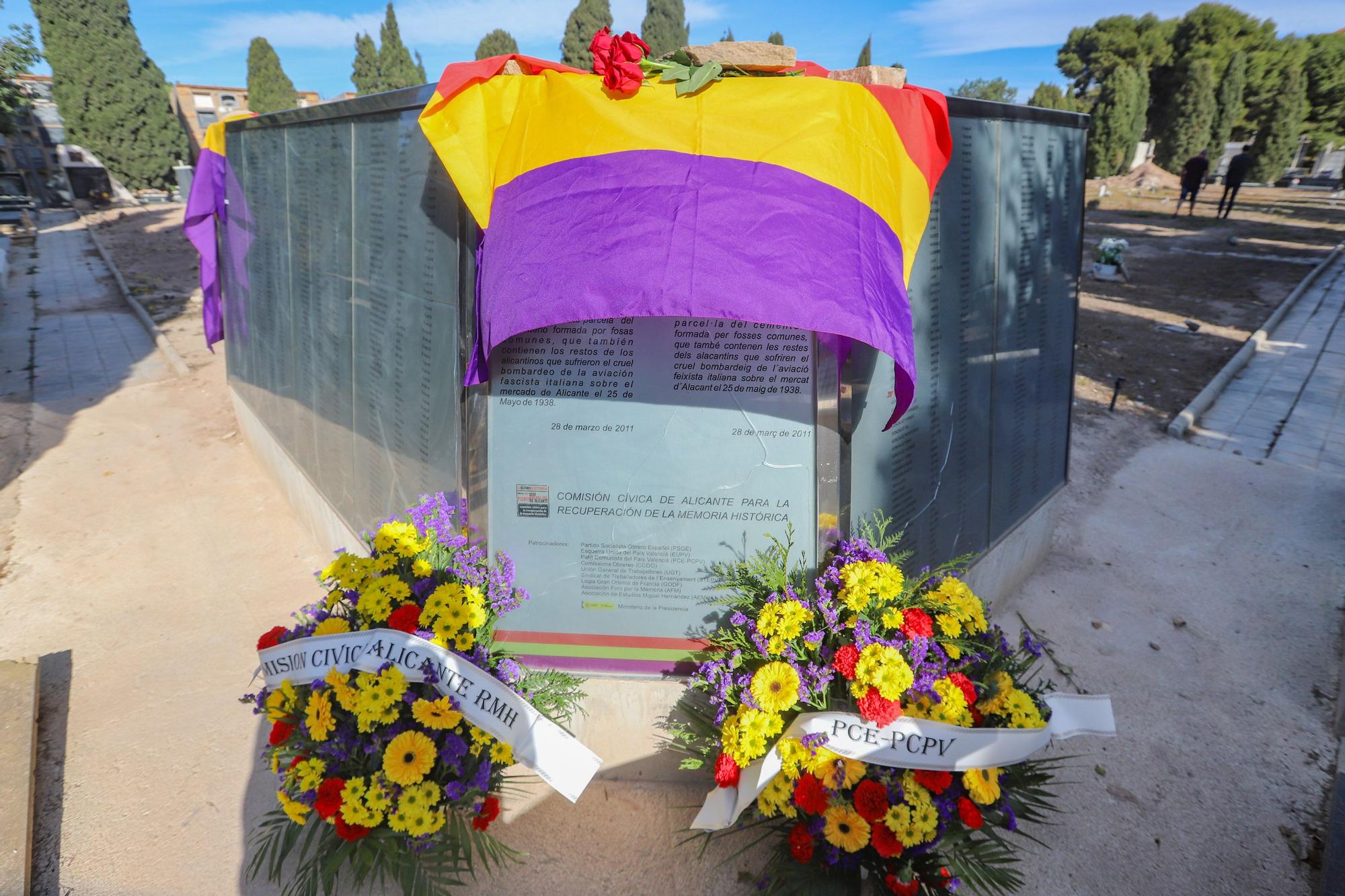 Concentración en el cementerio de Alicante por las personas fueron fusiladas y enterradas por el régimen franquista en fosas comunes