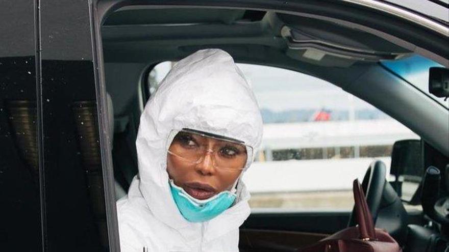 Naomi Campbell se viste a lo &#039;Chernobyl&#039; por el coronavirus