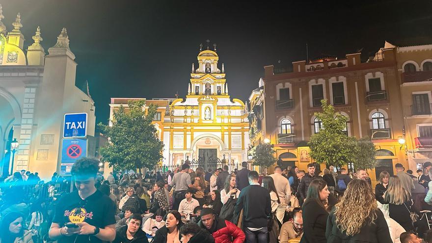Vídeo | A dos horas fe que la Esperanza Macarena pise las calles este es el estado actual de la calle Resolana