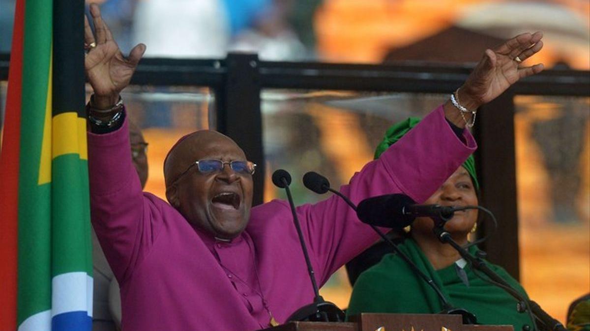 Desmond Tutu, durant el discurs que va pronunciar al funeral de Mandela