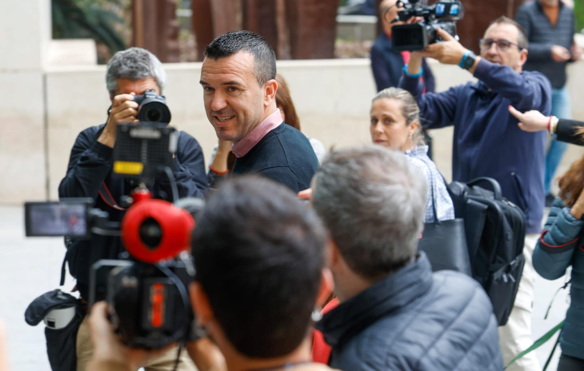 Así han entrado Pilar Bernabé y Vicent Mompó a la Ciudad de la Justicia