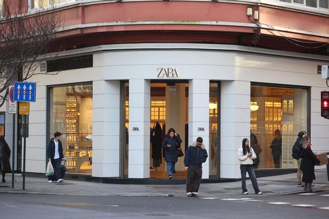 La histórica tienda inaugural de Zara en A Coruña antes de su cierre