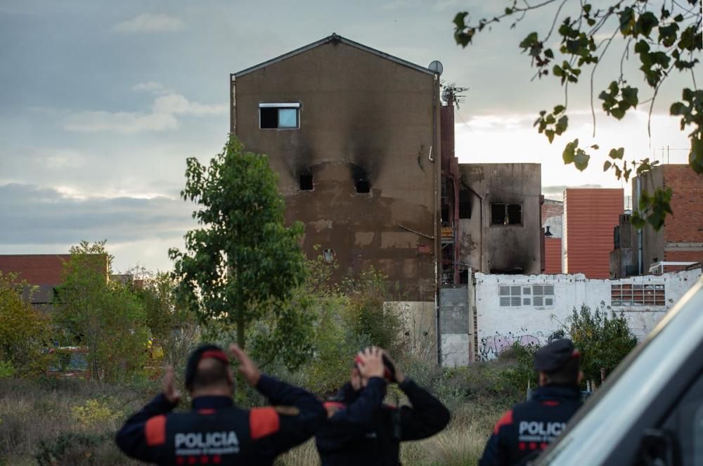 Incendi a una nau abandonada de Badalona