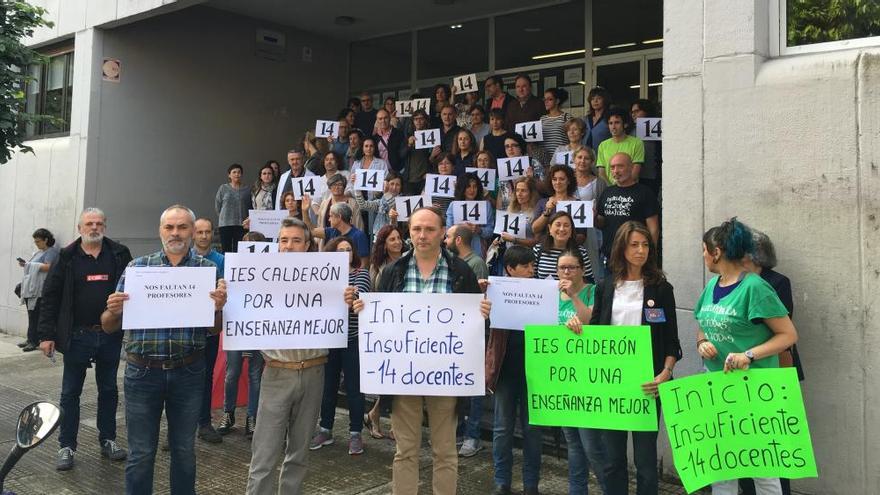 Concentración de profesores del IES Calderón de la Barca.