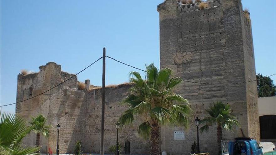 El Ayuntamiento inicia el vallado de la torre del castillo