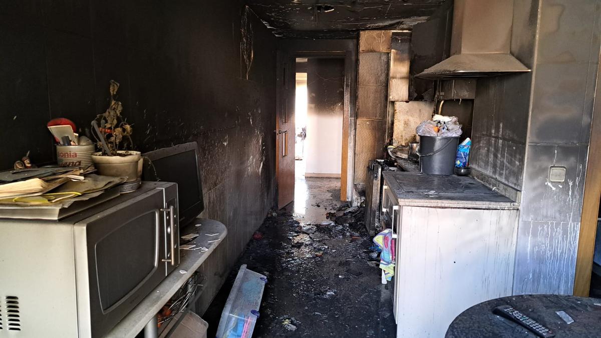 Galería de imágenes: Así ha quedado la casa que ha ardido esta madrugada en Ibiza