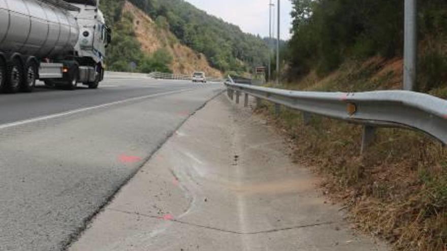 Mor un home de 80 anys en una sortida de via  amb el cotxe a Albons