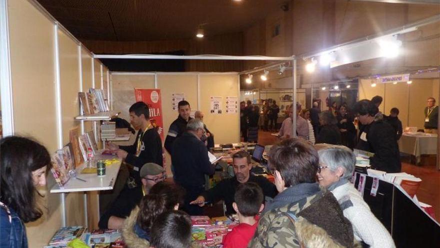 El público se vuelca con la Feria del libro aragonés