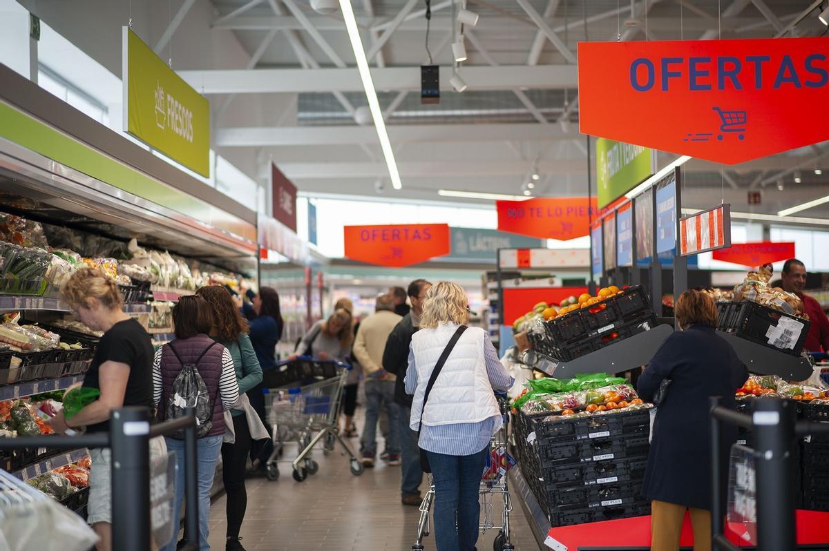 El interior del supermercado Aldi en Nerja-