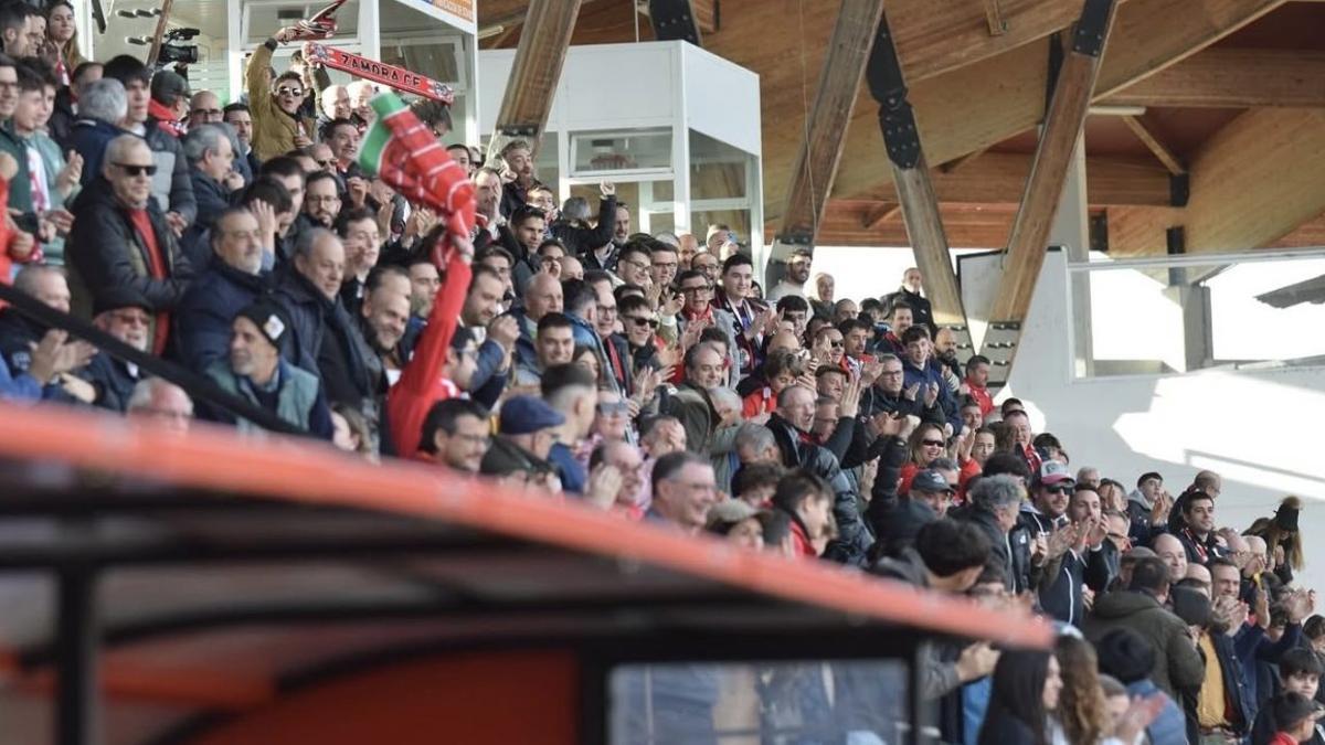 Afición del Zamora CF en el Ruta de la Plata
