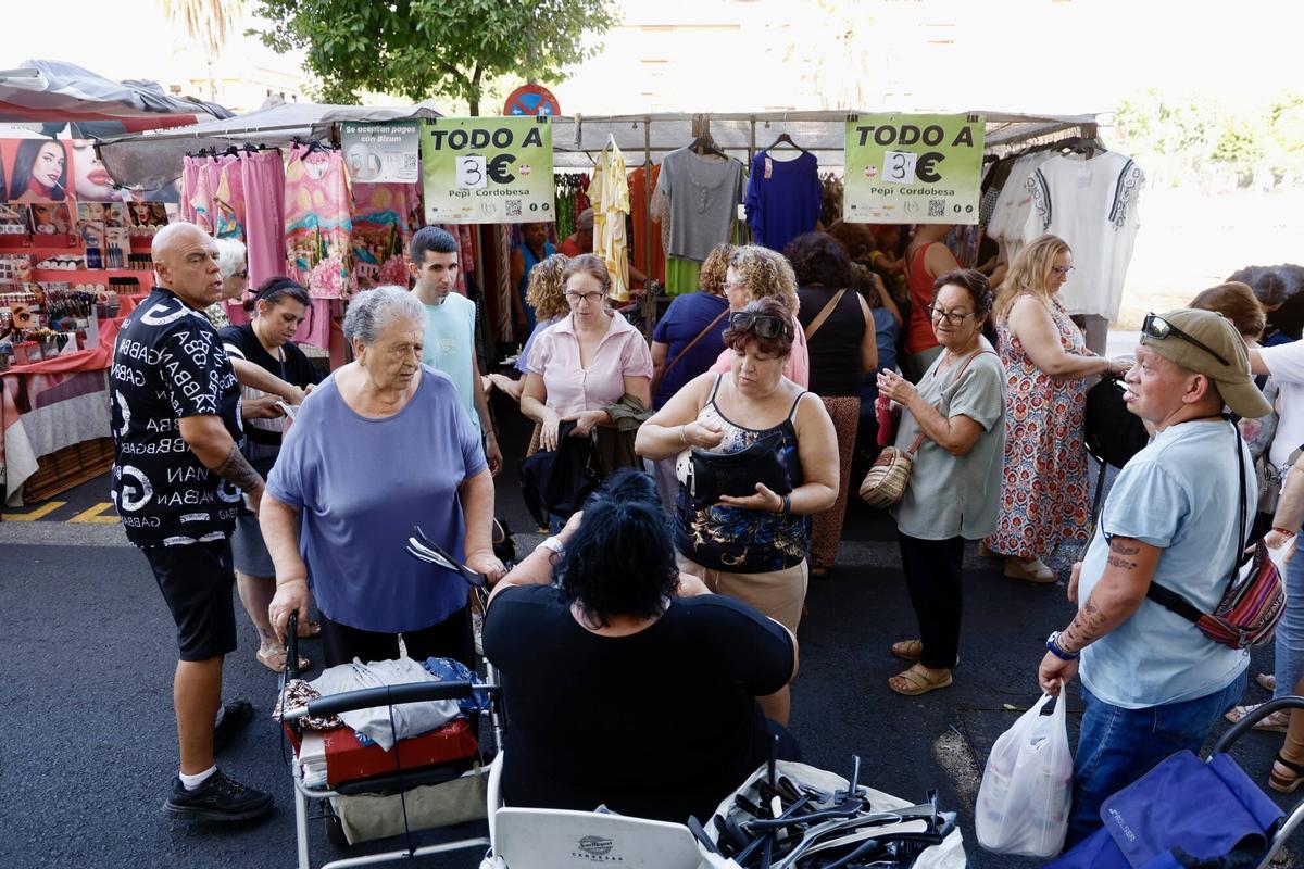Gran expectación en un renovado mercadillo de Sector Sur