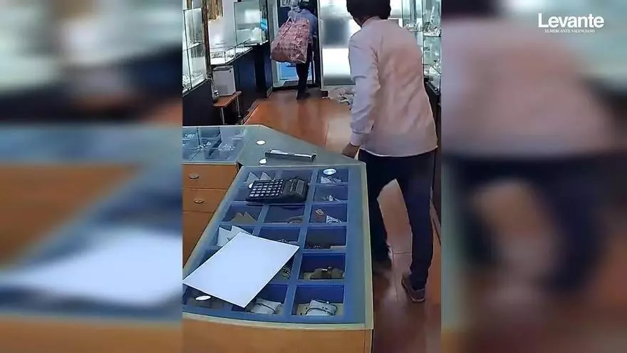 Detenidos los atracadores de joyerías de València y Burjassot que amenazaban a sus víctimas con un cuchillo de cocina