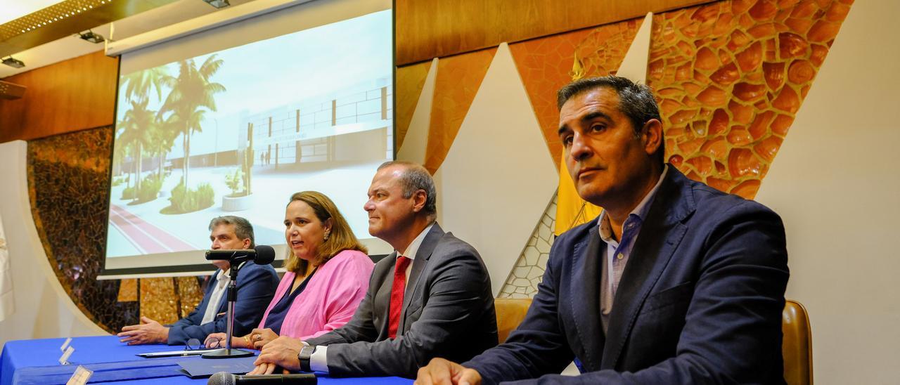 Imagen del acto de firma del protocolo de intenciones entre el Ayuntamiento capitalino y el Real Club Náutico de Gran Canaria.