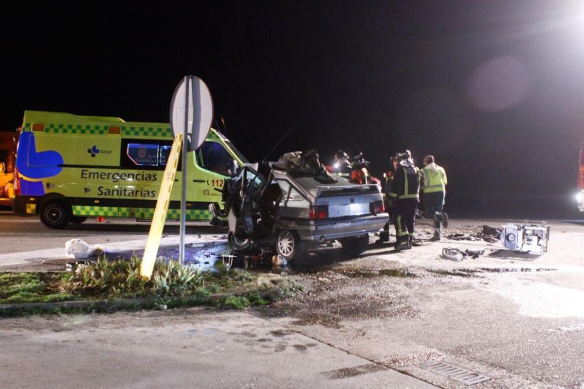 Tres vecinos de Muelas fallecen en un accidente de tráfico en la N-122