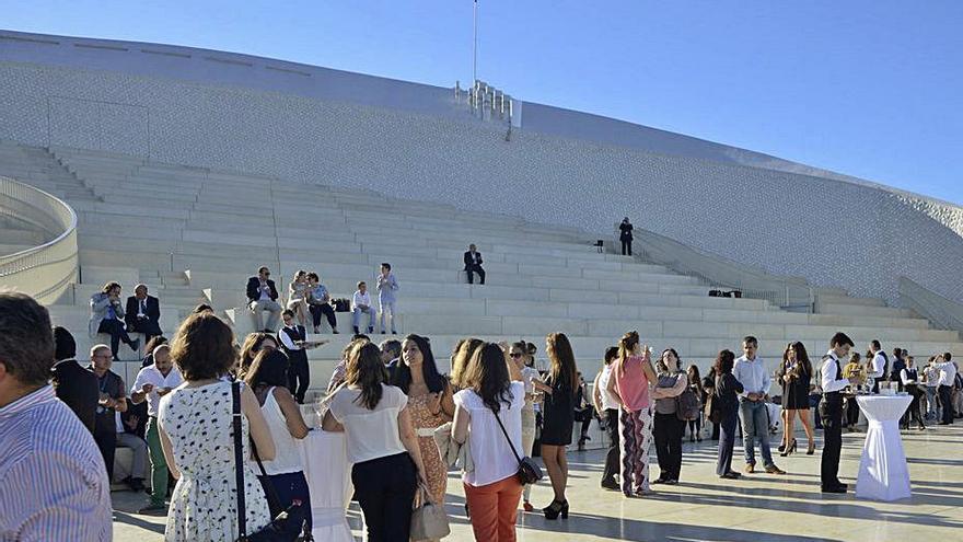 Cubierta de la terminal en forma de anfiteatro.  | // PORTO DE LEIXOES