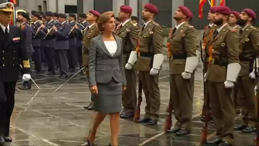 Dolores de Cospedal toma posesión de la cartera de Defensa