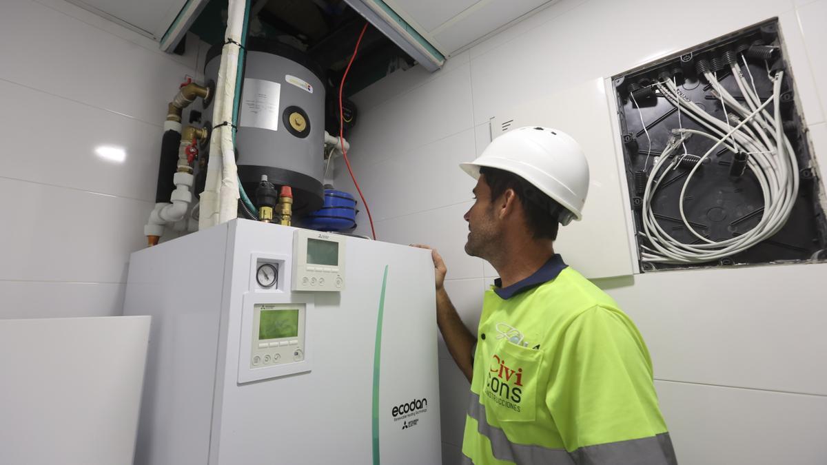 Instalación de aerotermia en una nueva promoción inmobiliaria de Castellón con instalaciones eficientes en energía.