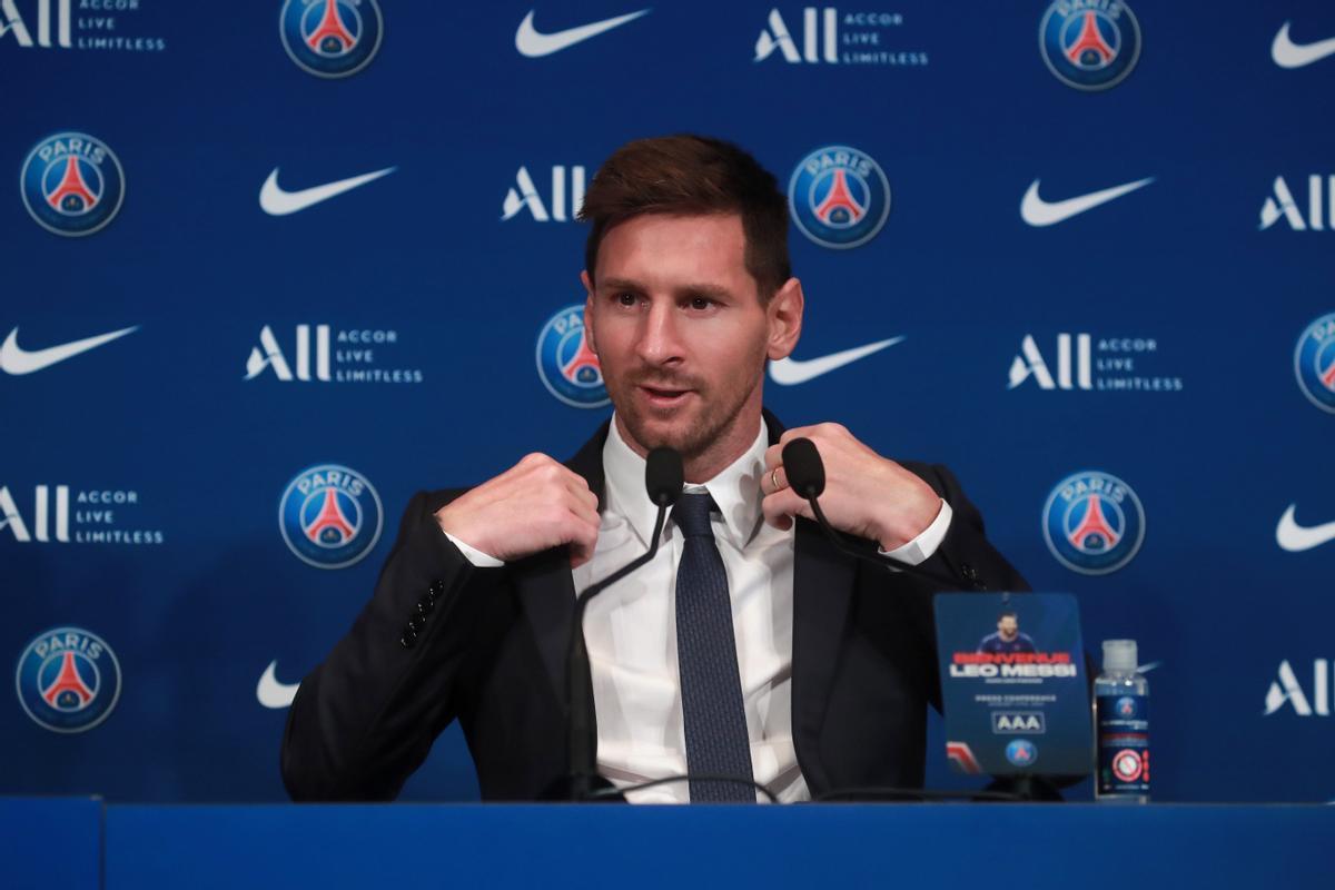 Lionel Messi presser in Paris