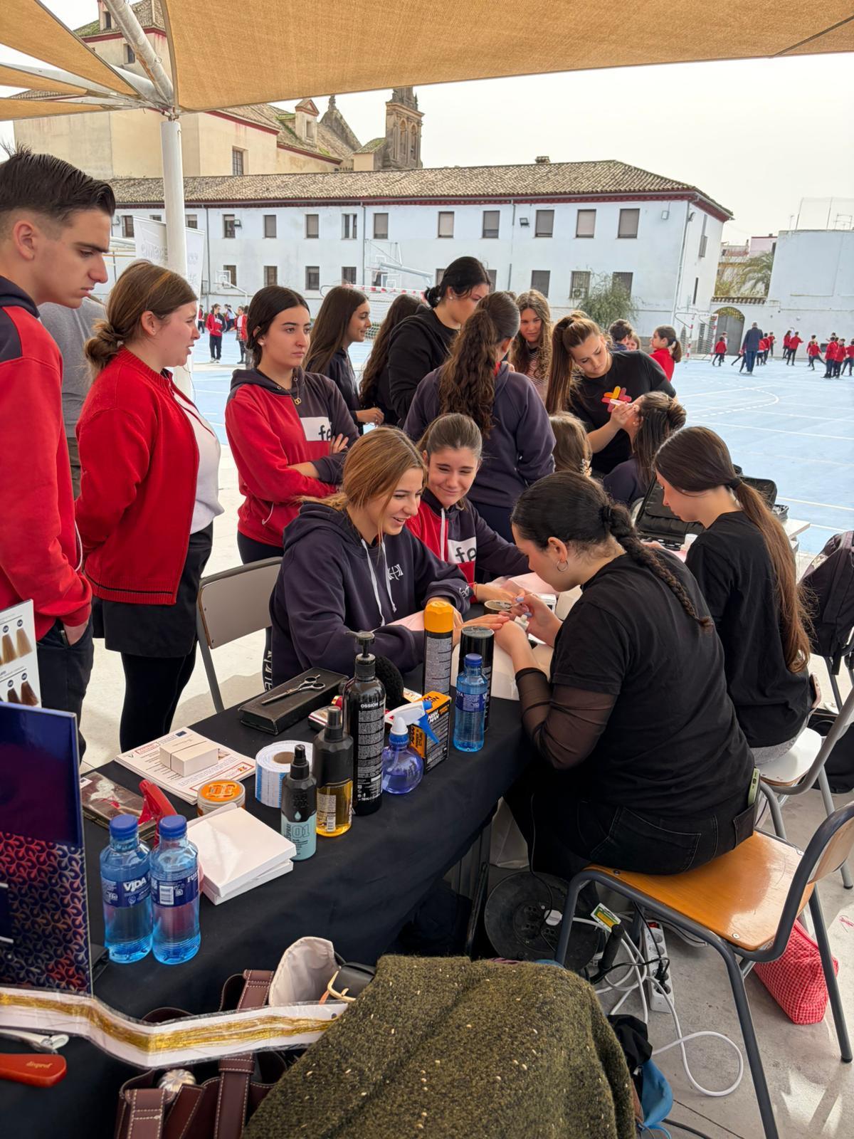 Una de las demostraciones prácticas realizadas al alumnado.