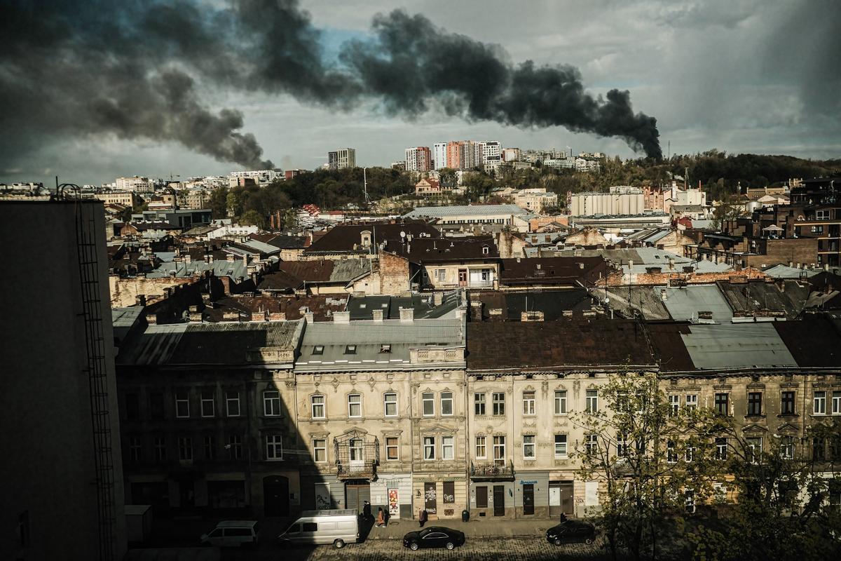 Al menos cuatro muertos en un ataque ruso en Lviv, en el extremo occidental de Ucrania