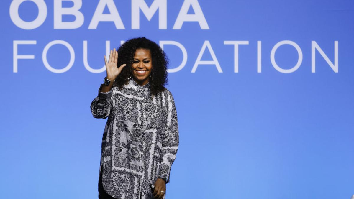 Michelle Obama con camisa estampada