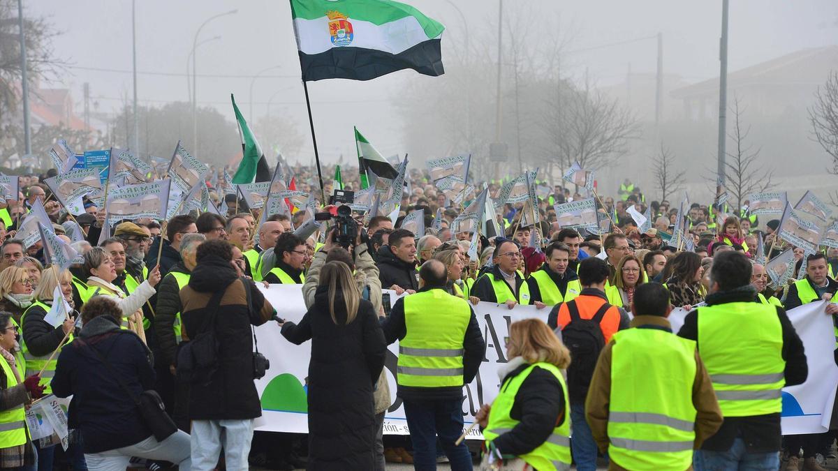 Manifestacion por la continuidad de la Central Nuclear de Almaraz, en enero pasado.