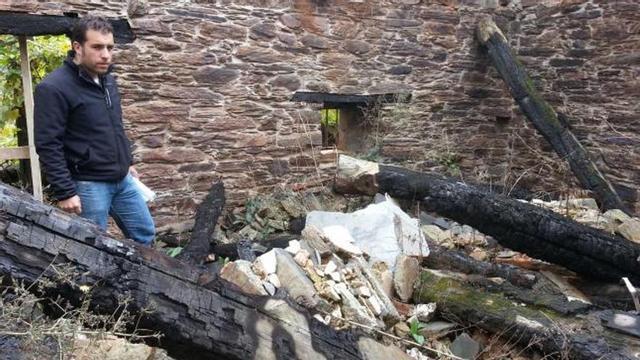 La Torre del Valledor sigue en ruinas dos años después del incendio que la arrasó