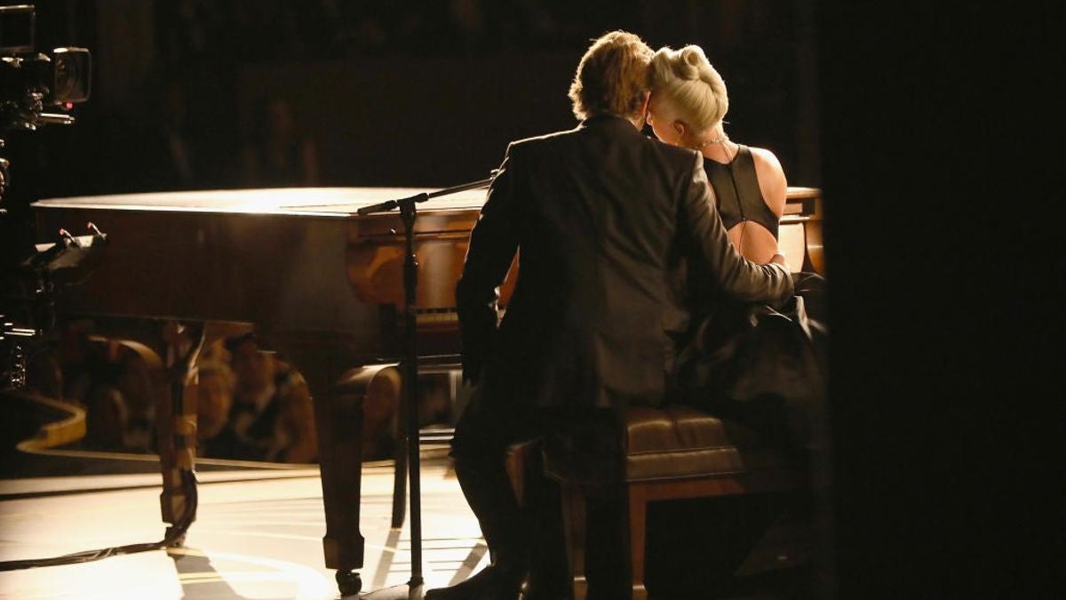 El buen rollo en los Oscar: Bradley Cooper - Irina Shayk - Lady Gaga