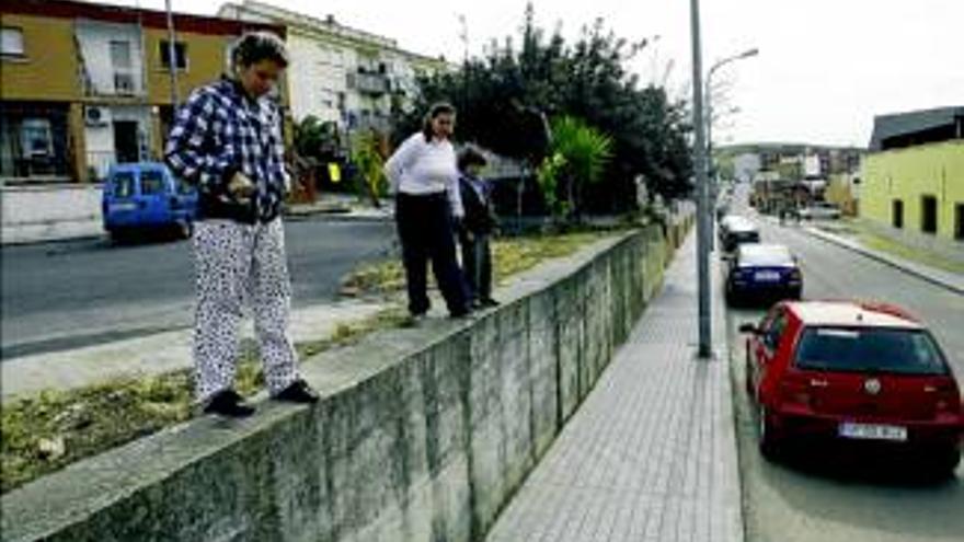 Vecinos de Juan Ramón Jiménez urgen que se culminen las obras de la plaza