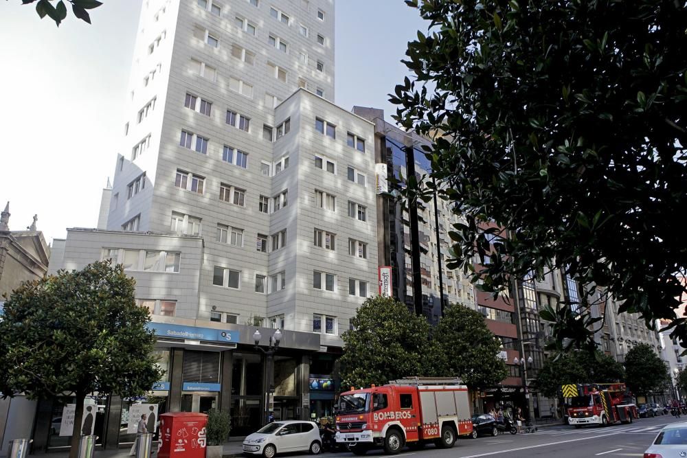 Despliegue de bomberos en Gijón