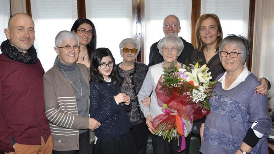 Manresa homenatja la centenària Àngela Picas Pons