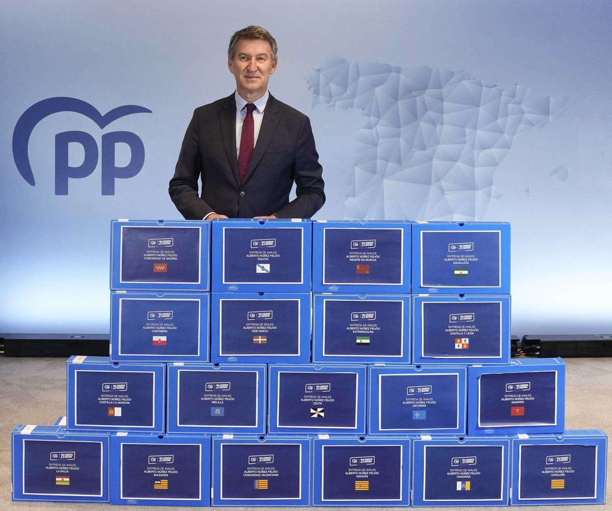 Feijóo presenta els avals per tornar a ser elegit al capdavant del PP Feijóo presenta els avals per tornar a ser elegit al capdavant del PP