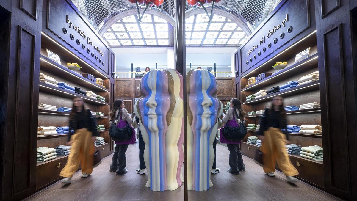 Interiores de la nueva 'flagship store' de Nude Project en Barcelona