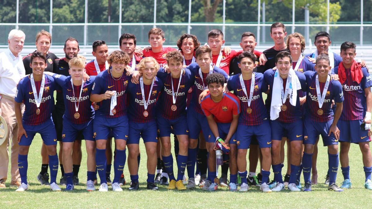 La plantilla de la Academia del Barça de Arizona, tercera en el campeonato sub-17 de EEUU  de la campaña 2017-18 en la que jugaban tres jugadores que han debutado como profesionales a los 19 años: Julián Araújo, Caden Clark y Matthew Hoppe.