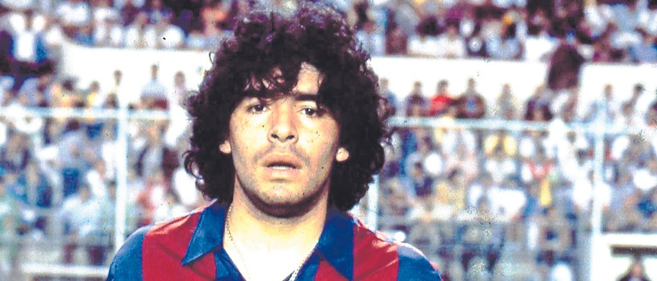 Maradona, dios sucio de barro humano