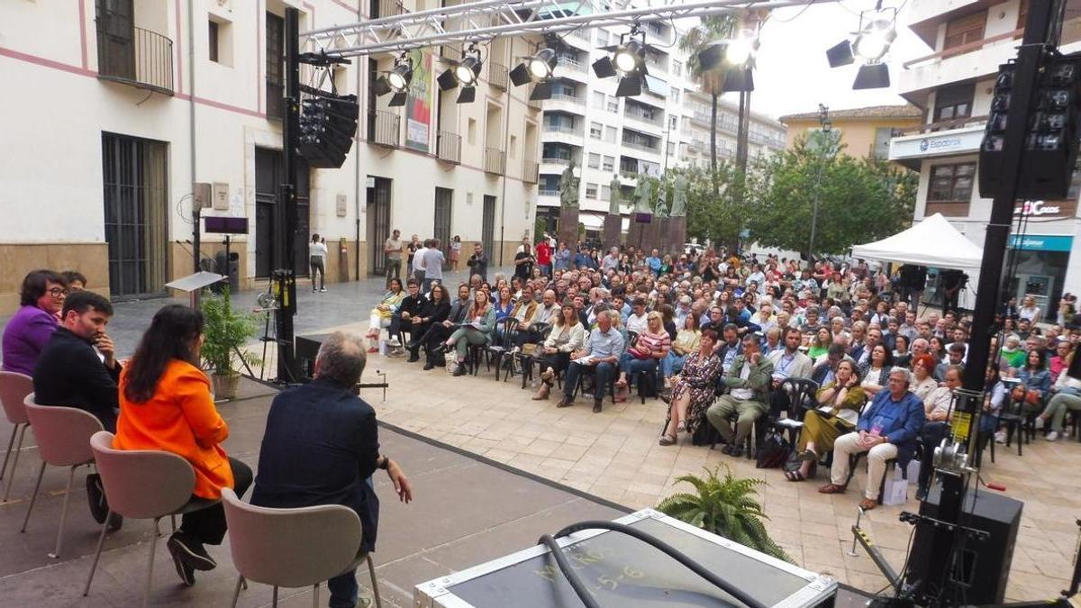 Acto abierto "Unim-nos per la pau", esta tarde en la plaza de l'Escola Pia, en Gandia.