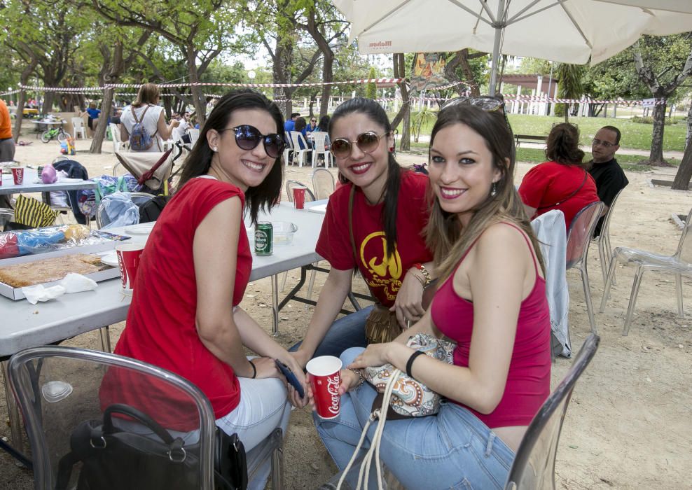 Unos 6.000 festeros disfrutan del tradicional Festival de Paellas en el parque Lo Morant