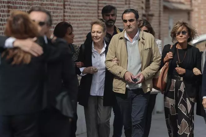 Las imágenes de la capilla ardiente del periodista Pepe Domingo Castaño en Madrid