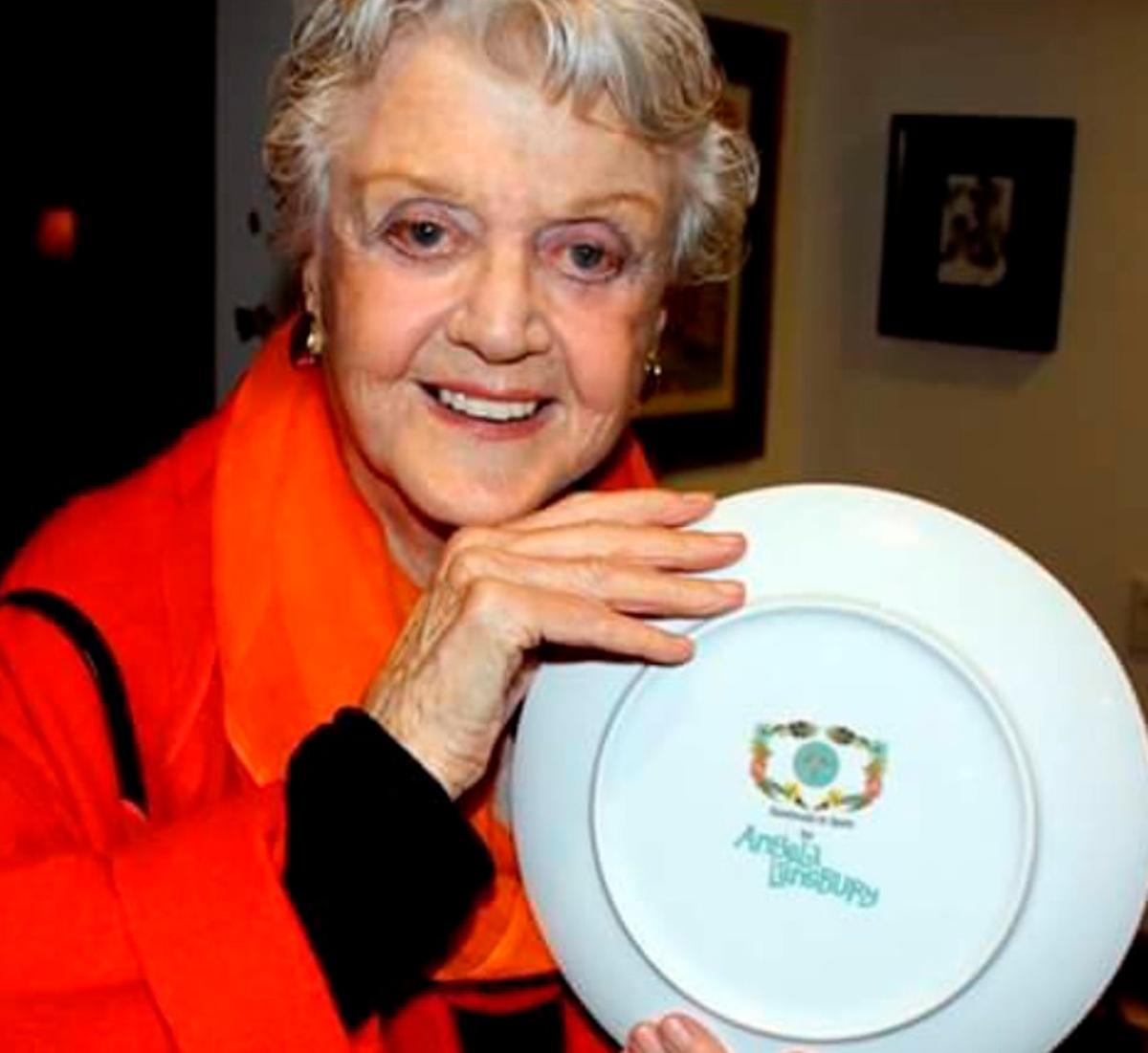 La Vajilla Gijonesa De Angela Lansbury Que Homenajea A La Actriz Más