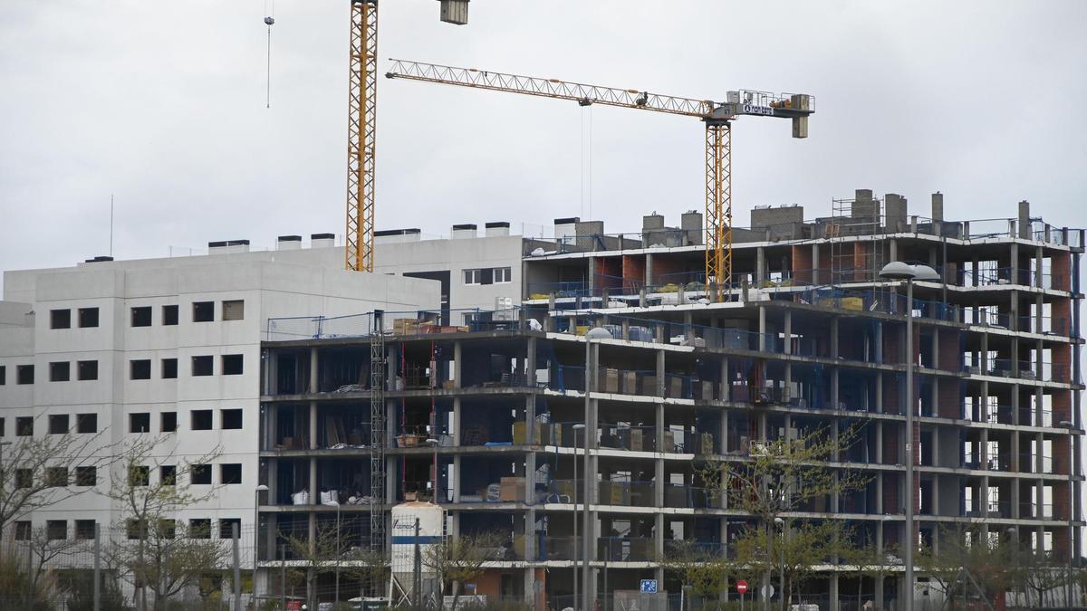 Viviendas en construcción en Zaragoza.