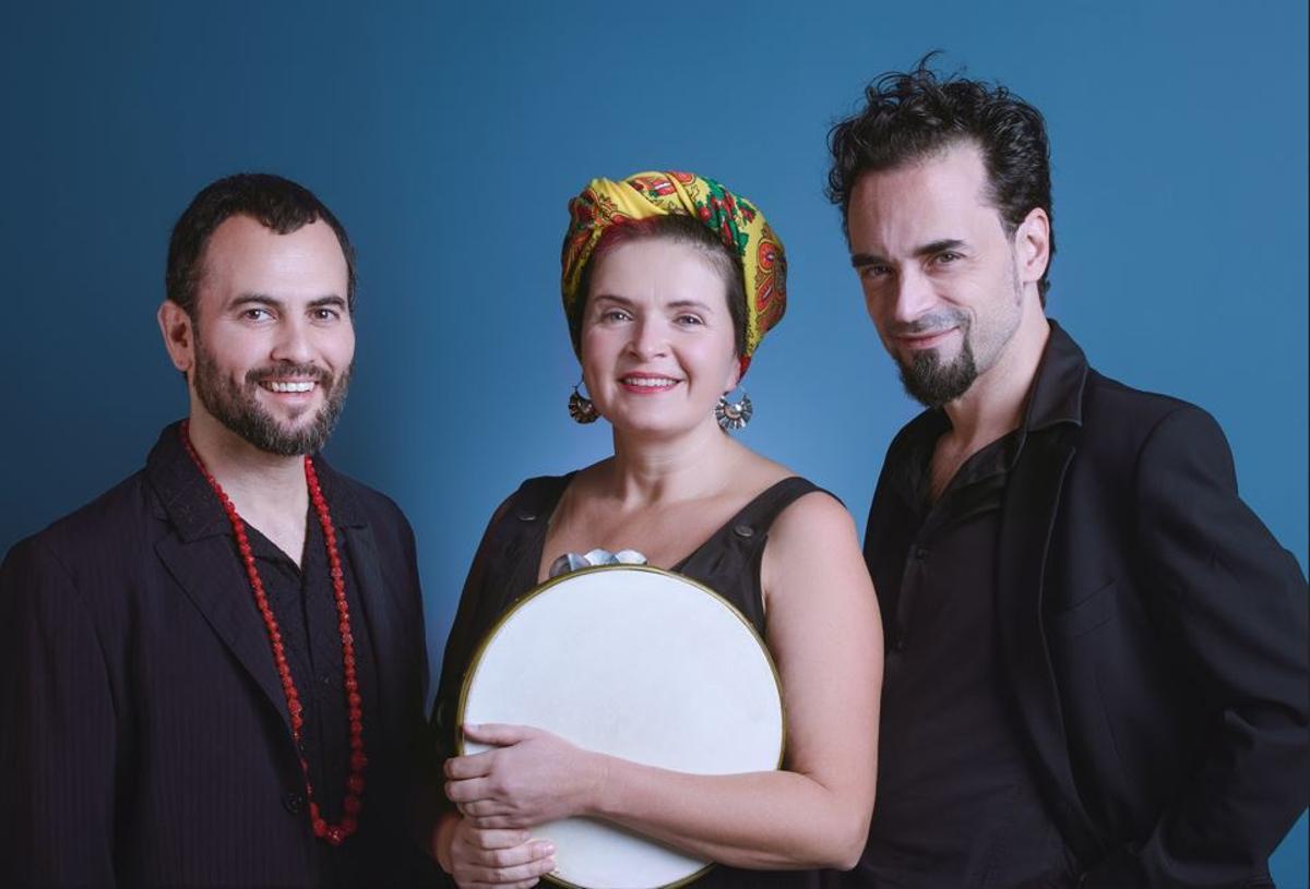 Leni Pérez xunto ao dúo de jazz Sekadra, integrado por Paulo Silva e Arturo Ríos.