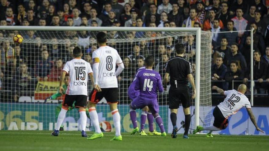 El Madrid se la pega en Mestalla