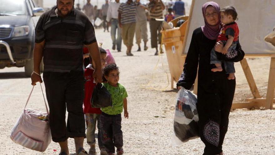 Refugiados sirios a su llegada al campo de refugiados de Mafraq, Jordania.